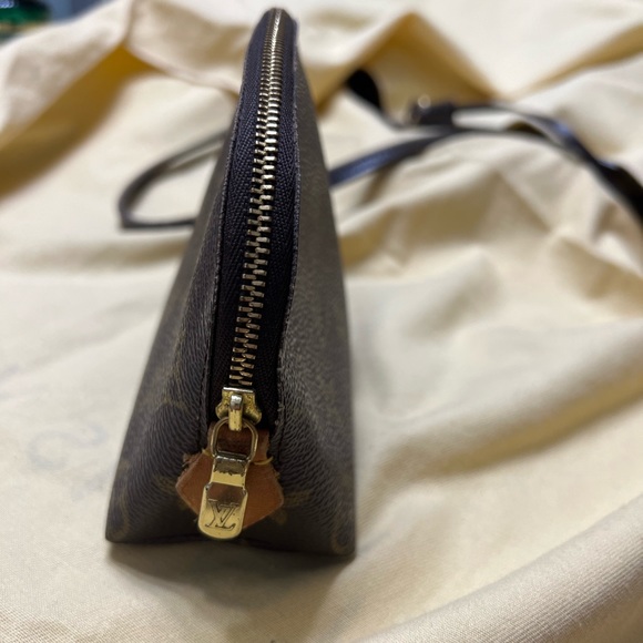 Louis Vuitton Cosmetic Pouch - Picture 11 of 16